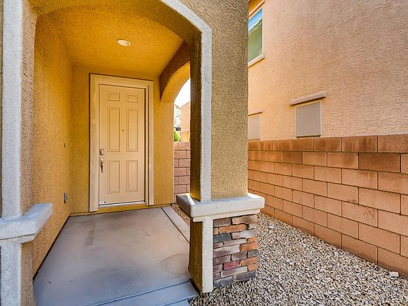 3rd image of 4933 Mountain Pepper Dr