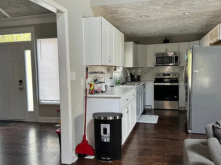 3335 Lake Bend Dr — Photo 8
