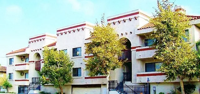 Lido Apartments - 3502 Jasmine Ave — Photo 2