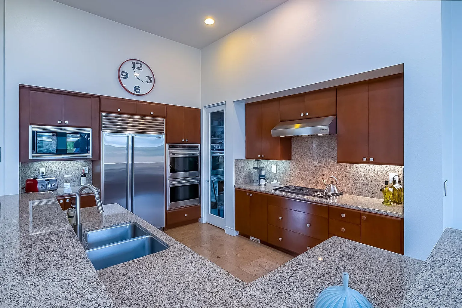 3 bed, 3.5 bath, 3143 sqft, $15,000 — Photo 4