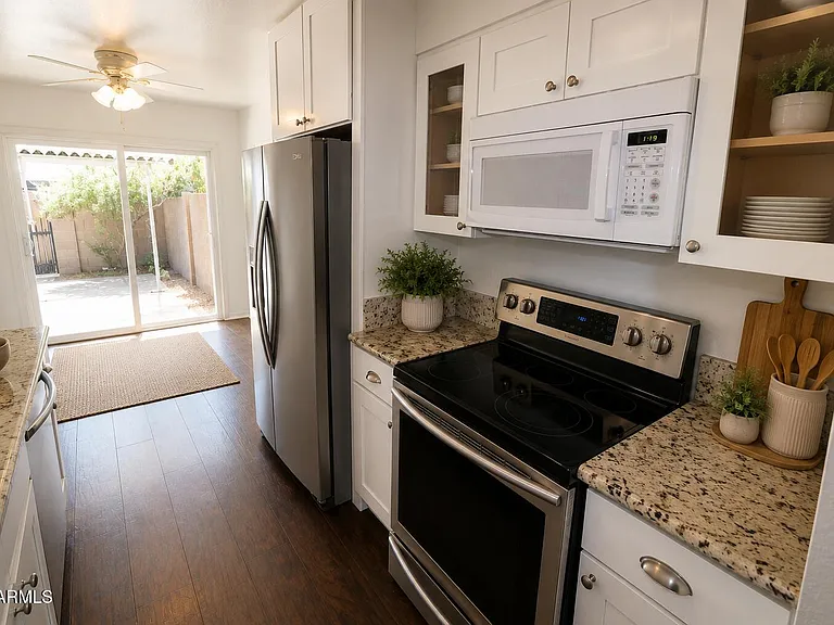 6624 S Palm Dr — Photo 3