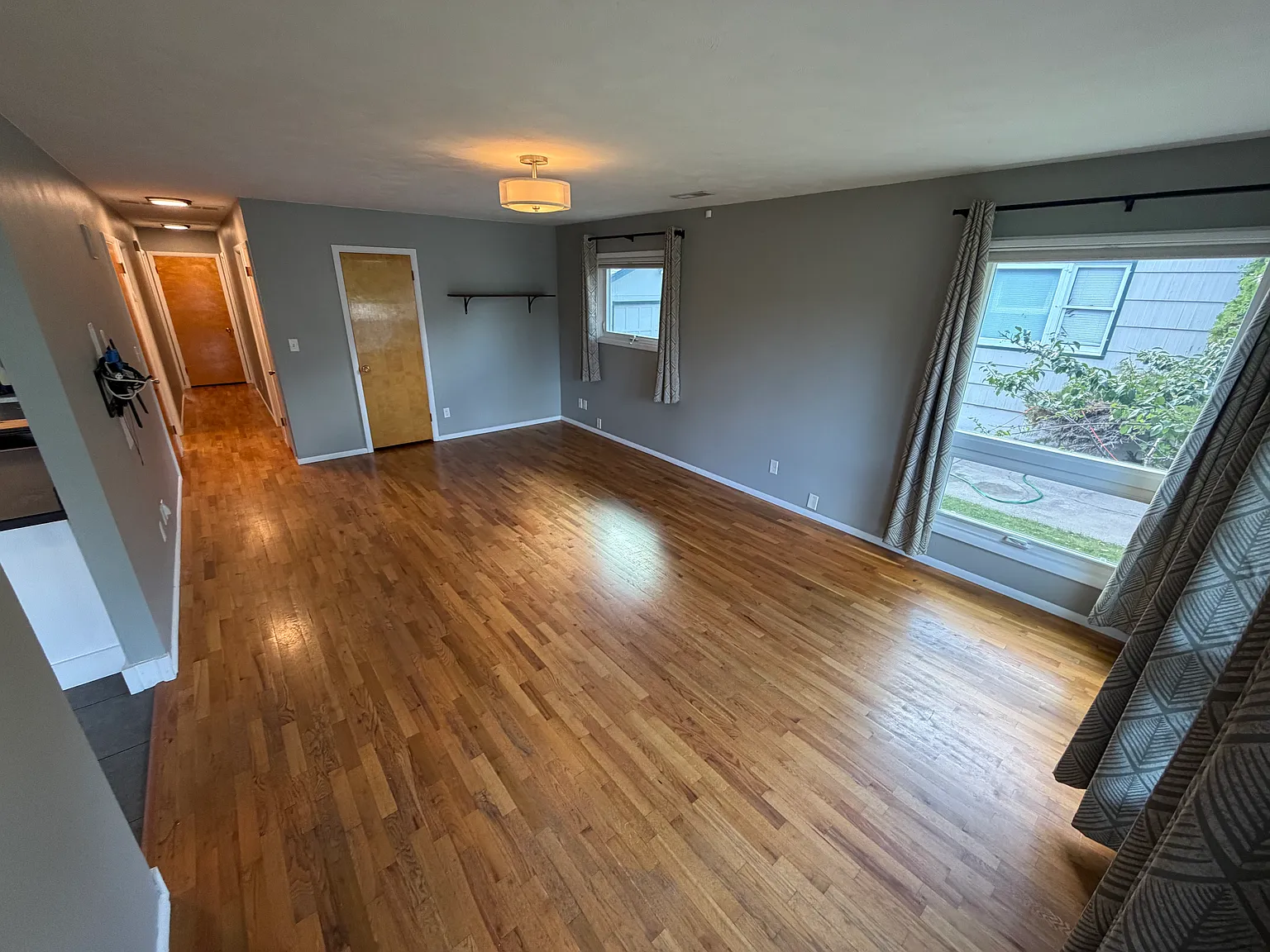5 bed, 2484 sqft, $3,795 — Photo 2