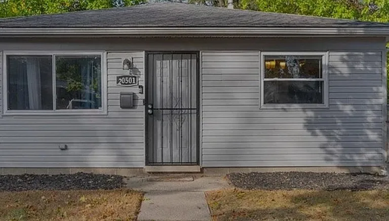 20501 Northlawn St — Photo 1