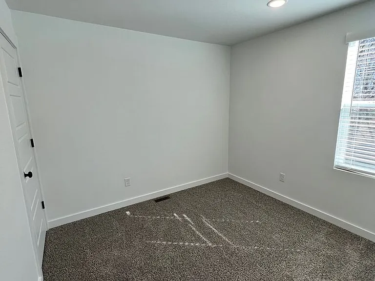 1071 Ventnor Ave — Photo 9