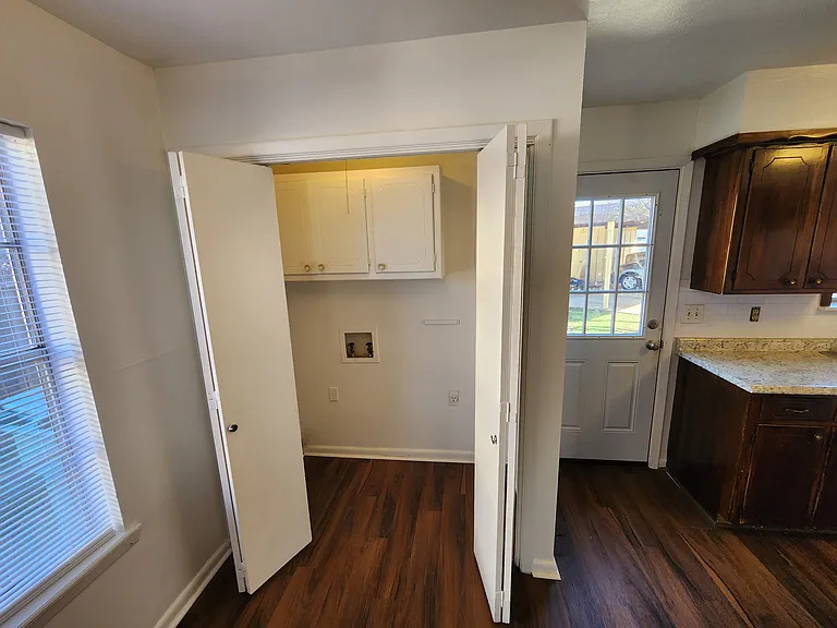1907 W Shields Dr — Photo 12