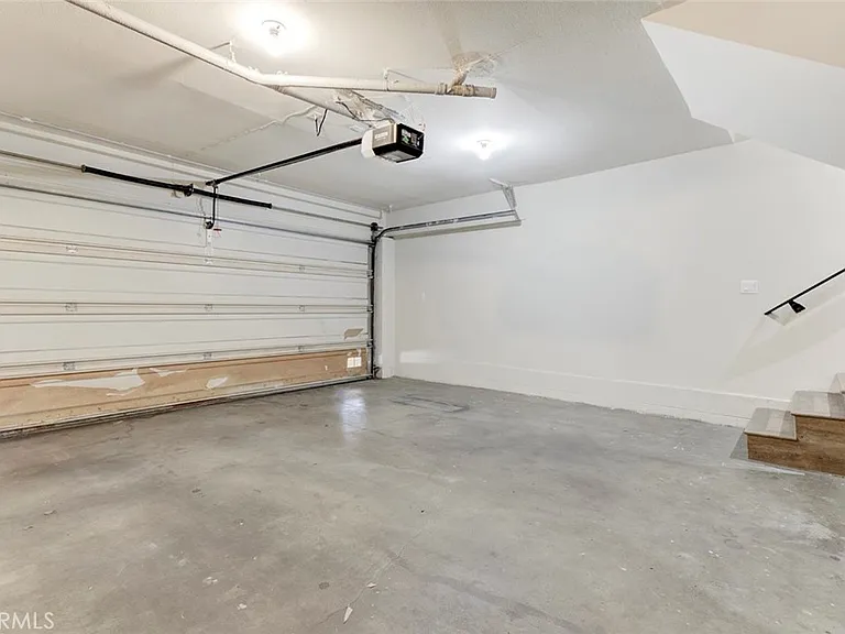 7409 Woodman Ave — Photo 36
