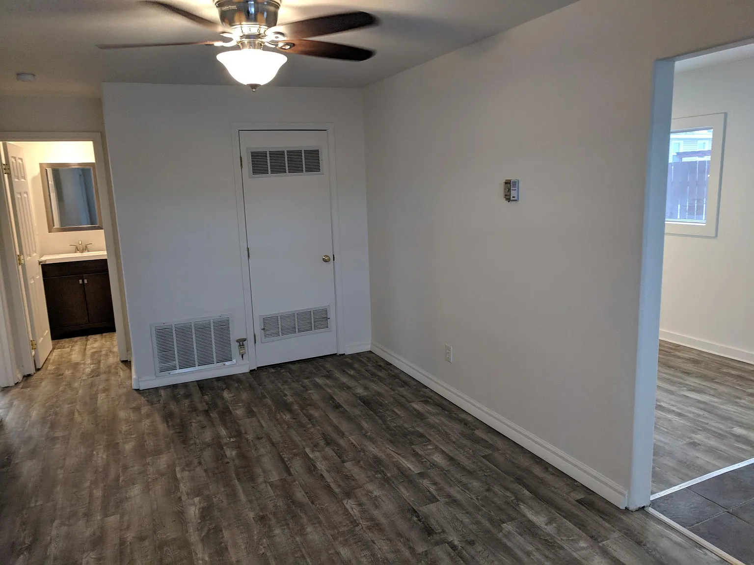 3 bed, 1000 sqft, $1,400 — Photo 4