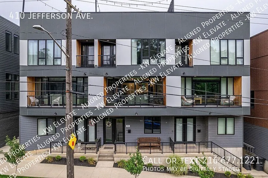 Cleveland Stunning 3 Bedroom Home with Rooftop Oasis! — Photo 1