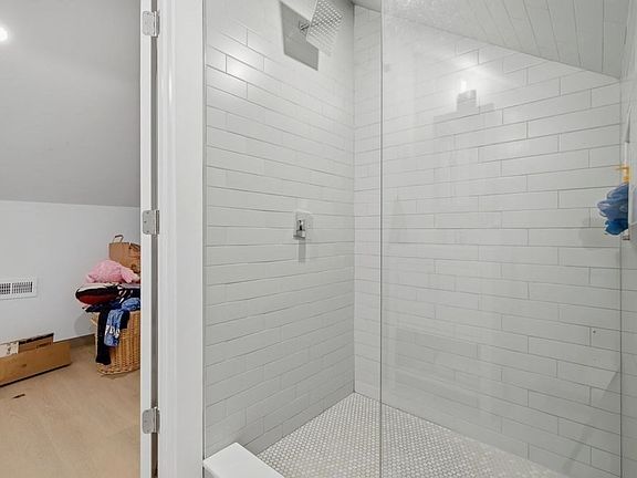 5th image of 1 Hillside St #3