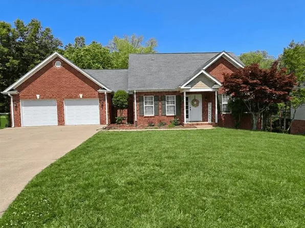 107 N Hills Dr, Mount Airy, NC 27030