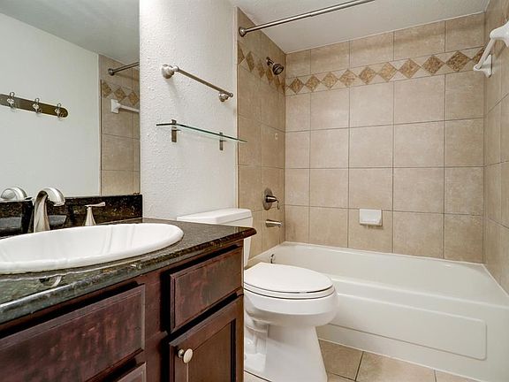 3rd image of 4515 Briar Hollow Pl APT 213