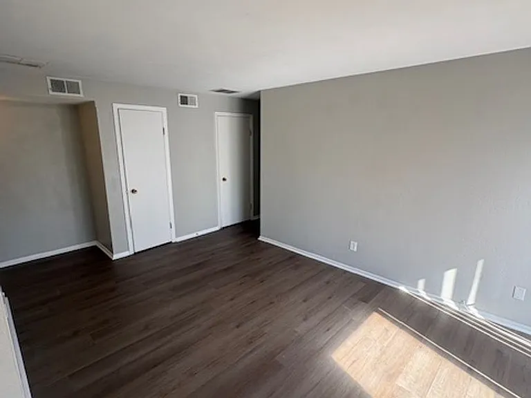 Peoria Place Apartments — Photo 4