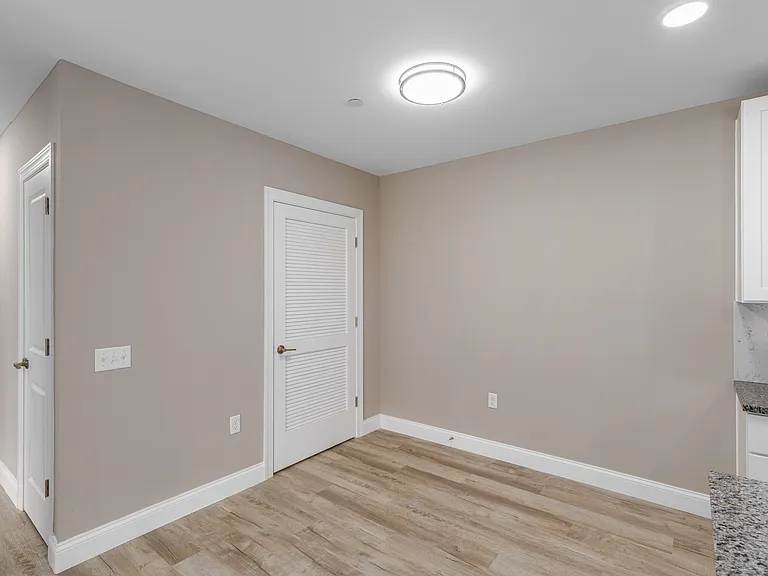 French Park Apartments — Photo 17