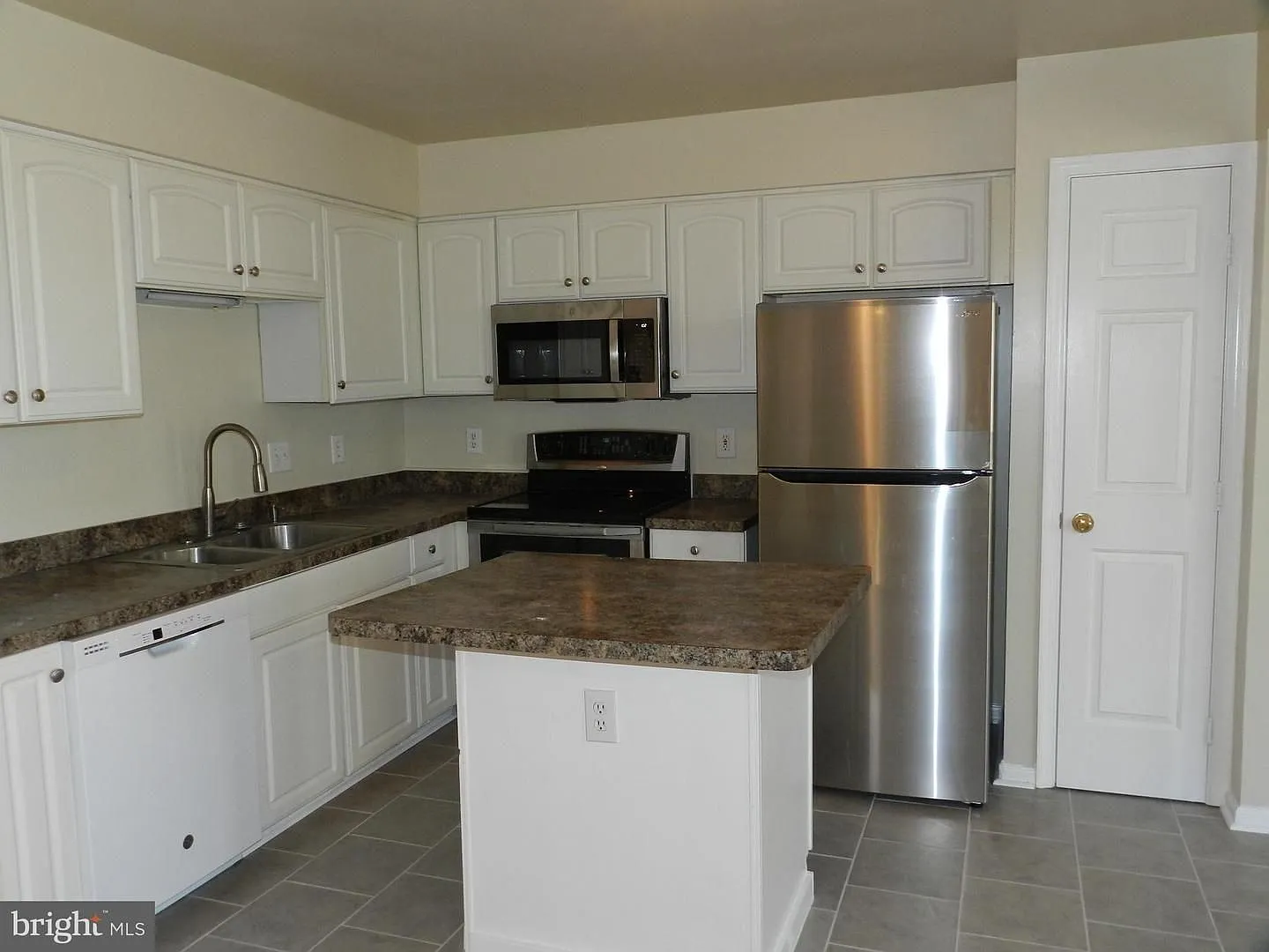 12800 Silvia Loop — Photo 4