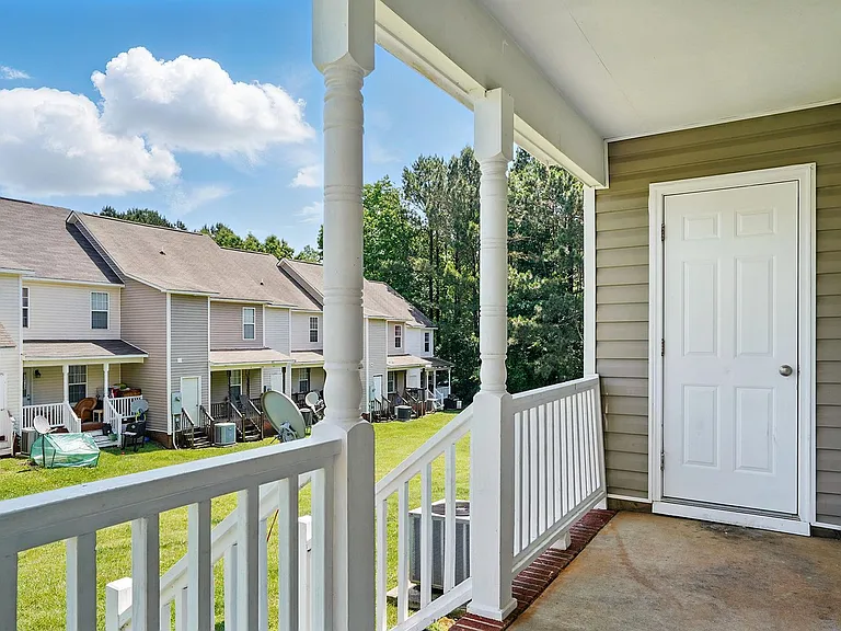 401 Whitehall Ct — Photo 24