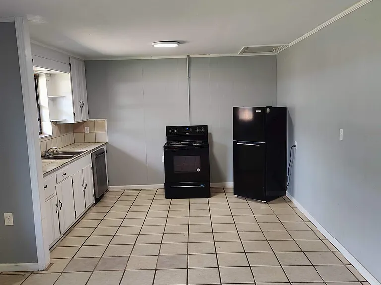 616 Mills Ave #8 — Photo 7