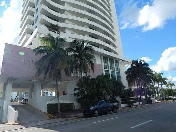 3rd image of 6060 Indian Creek Dr #1106