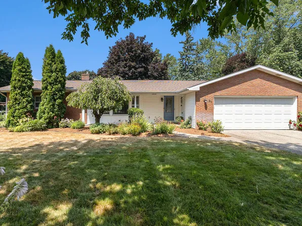 21 E 33rd St, Holland, MI 49423