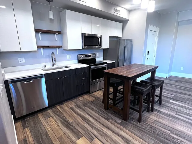 1509 E Superior St — Photo 21