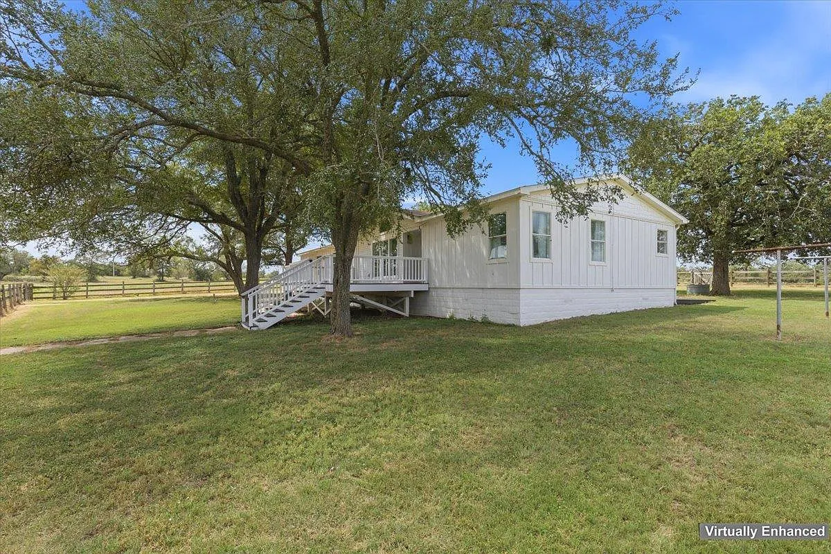 5 bed, 3.0 bath, 2113 sqft, $2,500 — Photo 3