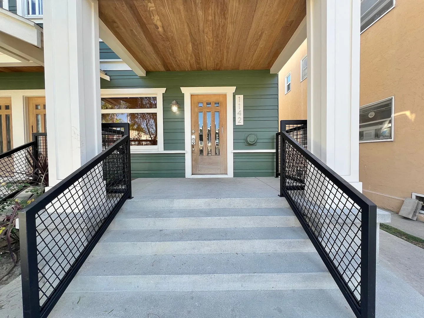 1142 E 1st Street — Photo 2