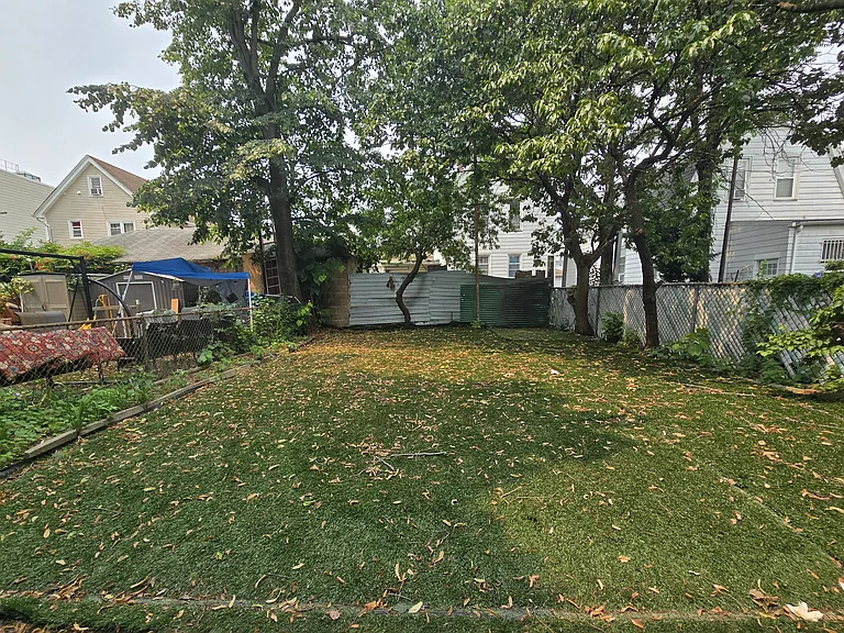 24 Harrison Pl #1 — Photo 17