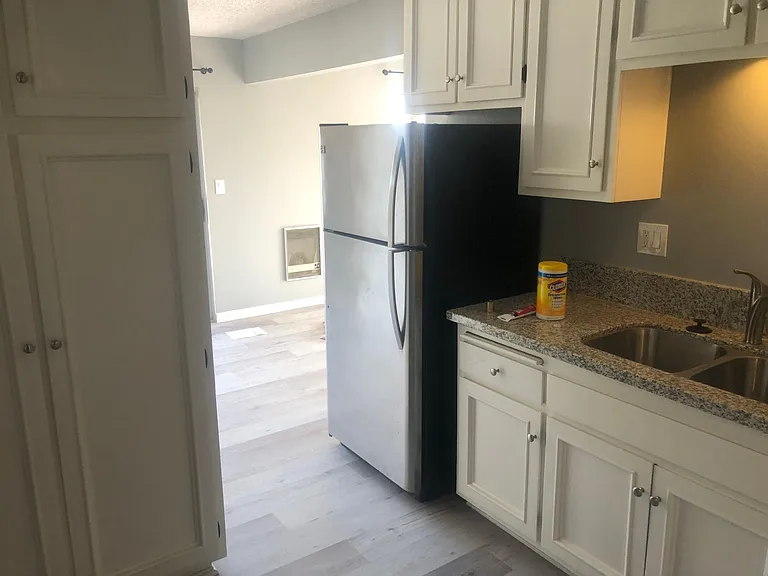 707 Colina Ln #B — Photo 5