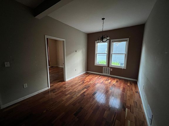 4th image of 29 Alexander St Floor 1