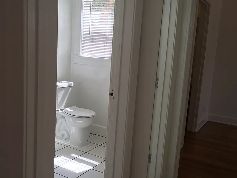 2035 Vista Del Mar Ave #3/4 — Photo 13