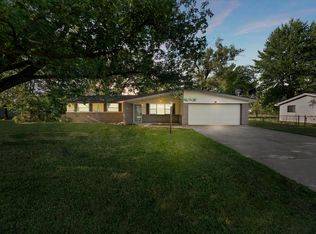 2716 Castle Dr, Fort Wayne, IN