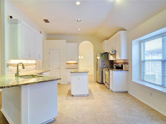 Granite Counters, Eat-in area