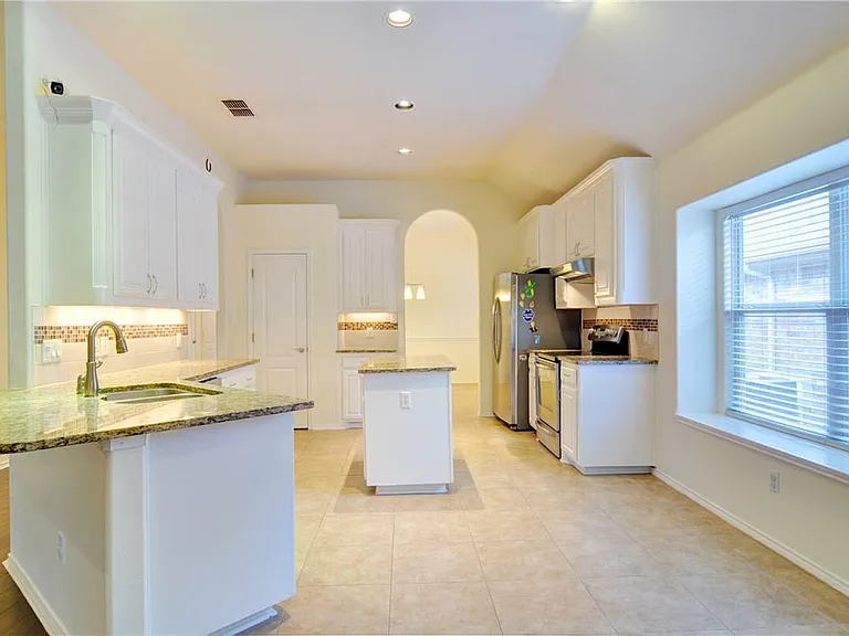 Granite Counters, Eat-in area