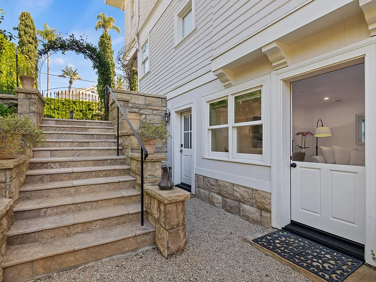 1703 Chapala St #B — Photo 19