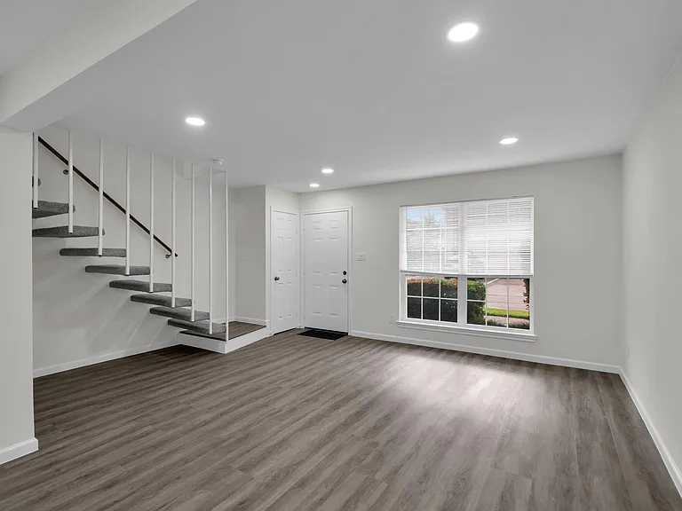 6111 Beverly Hill St #32 — Photo 11