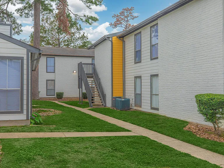 Kendall Manor — Photo 19