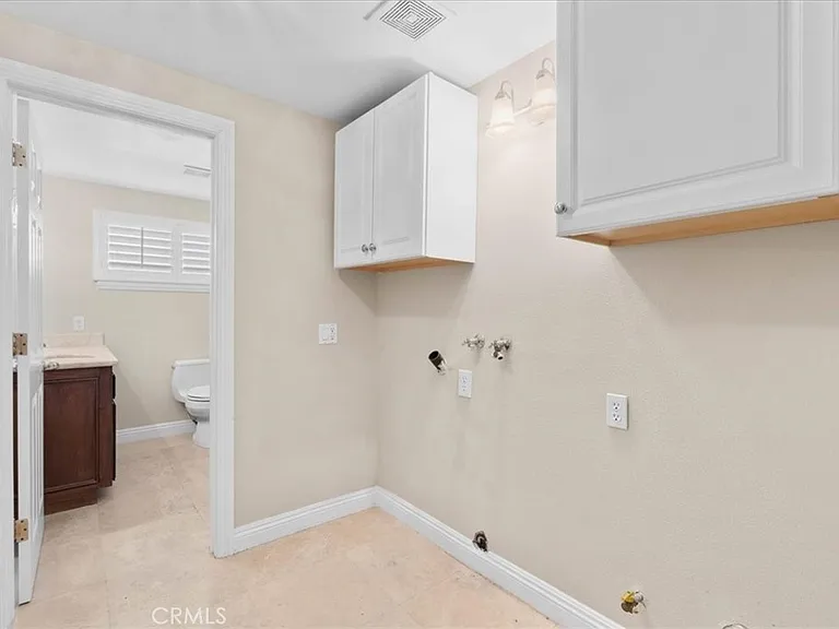 540 W 25th St — Photo 35