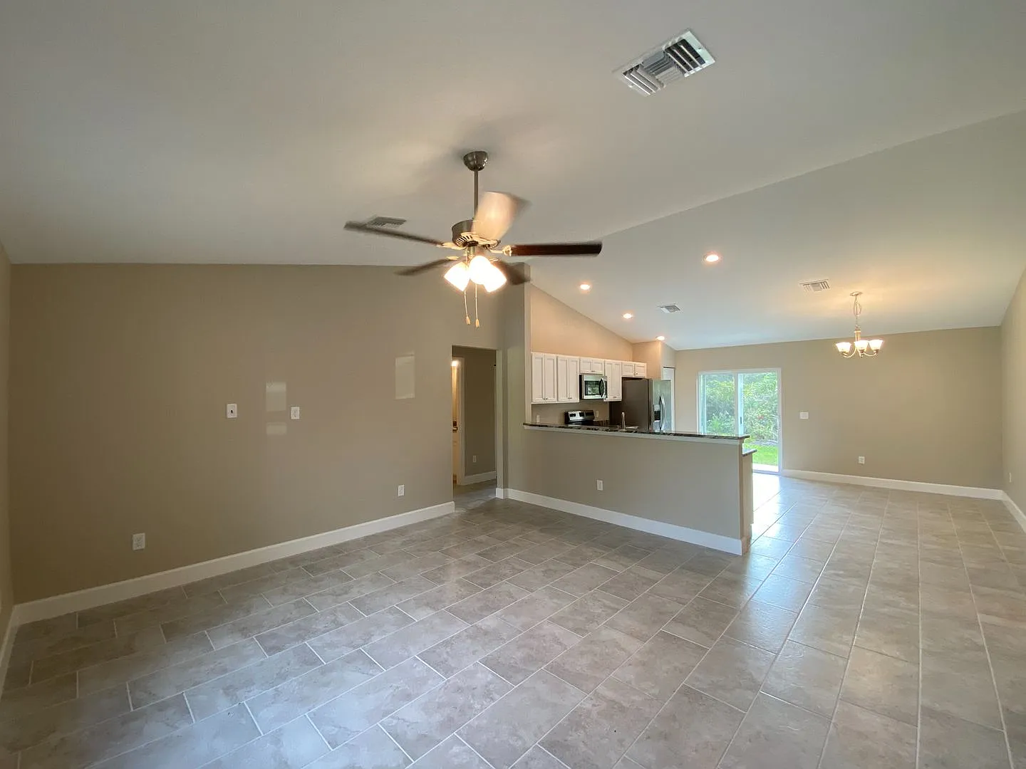 Desirable Sw Ocala Neighborhood 3/2/2 *Won't Last* — Photo 3