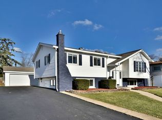 514 E Comstock Ave, Addison, IL 60101