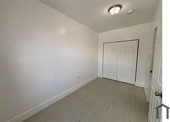 1051 NW 2nd St #8 — Photo 7