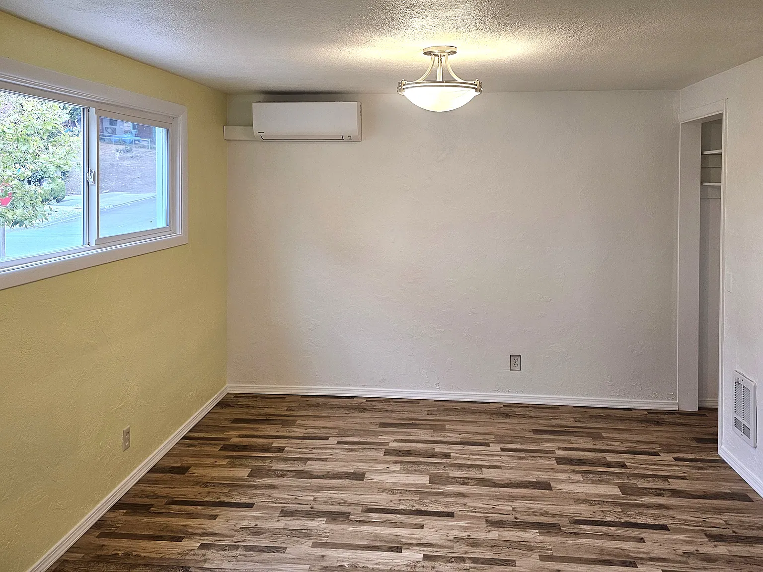 Studio, 330 sqft, $945 — Photo 2