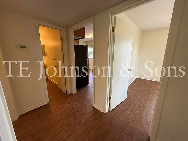 Modern 2 Bedroom Apartment with Water Included on Forsyth St — Photo 14