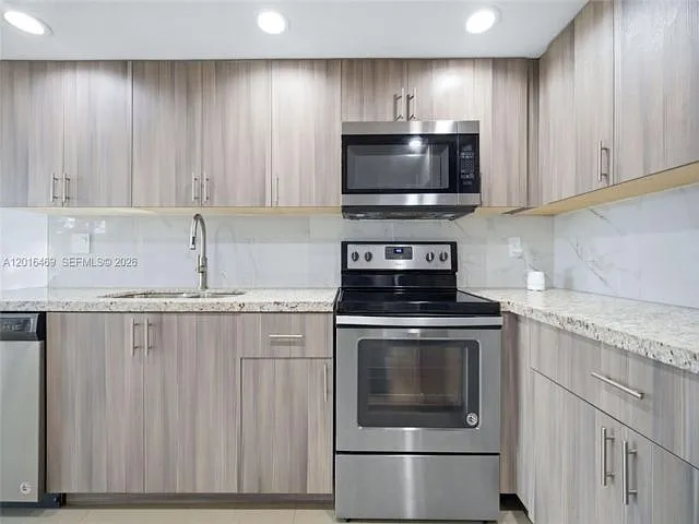 10941 N Lakeview Dr — Photo 16