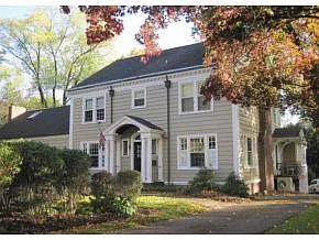 83 Riverside Dr photo 1