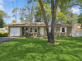9 Albermarle Ave, Holtsville, NY 11742