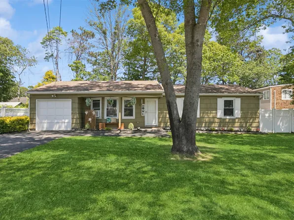 9 Albermarle Avenue, Holtsville, NY 11742