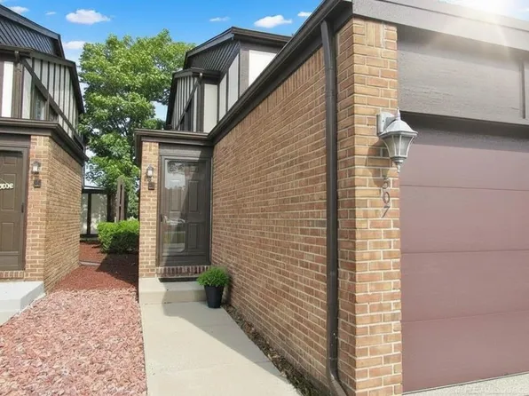507 Country Club Dr, Saint Clair Shores, MI 48082