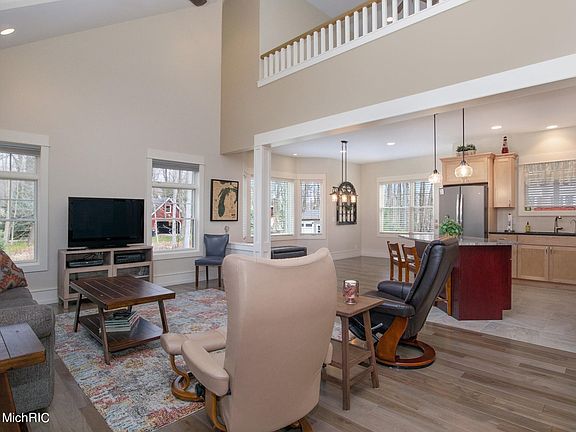 4th image of 1165 Birchwood