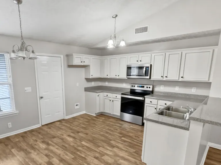 1502 Ballater Dr — Photo 3