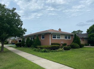 8401 N Oketo Ave, Niles, IL 60714