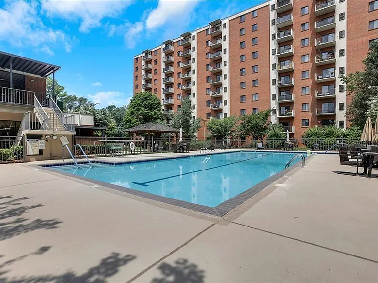 300 Johnson Ferry Rd NE #B902 — Photo 32